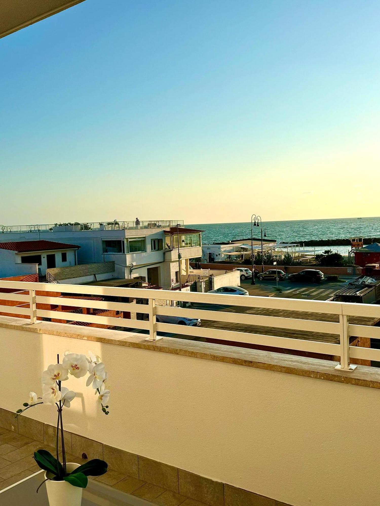 Suites Dreams Fiumicino Mare Exterior photo